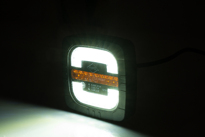 Faro anteriore a LED HORPOL ROCA LZD 2805 con 3 funzioni, universale e con supporto.