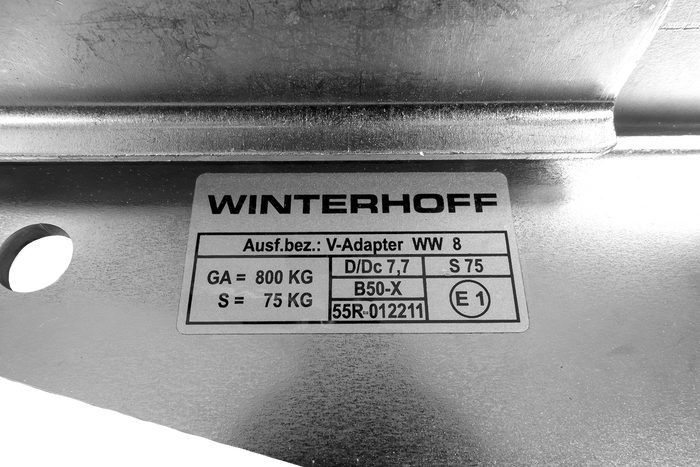 Adattatore per gancio di traino WINTERHOFF WW 8-G+V per rimorchio da 800 kg con timone a V.