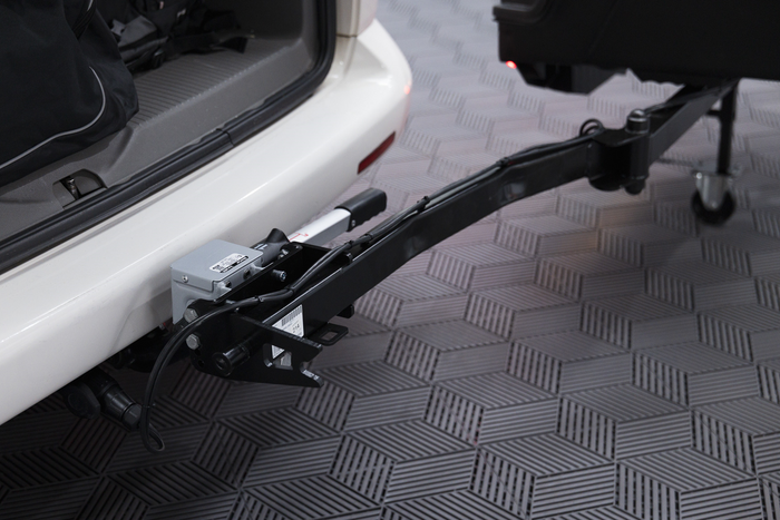 Towbox Camper Alpha nero (corto) - portapacchi da montare sul gancio di traino