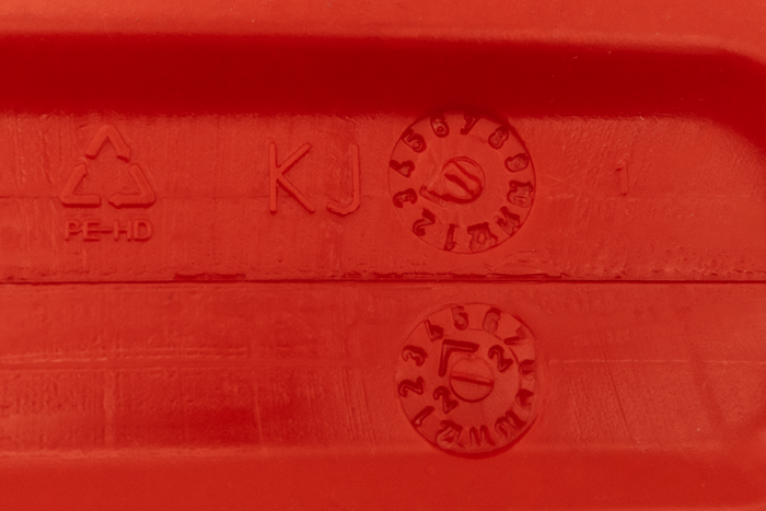 Contenitore in plastica HERMON da 5L con imbuto, rosso