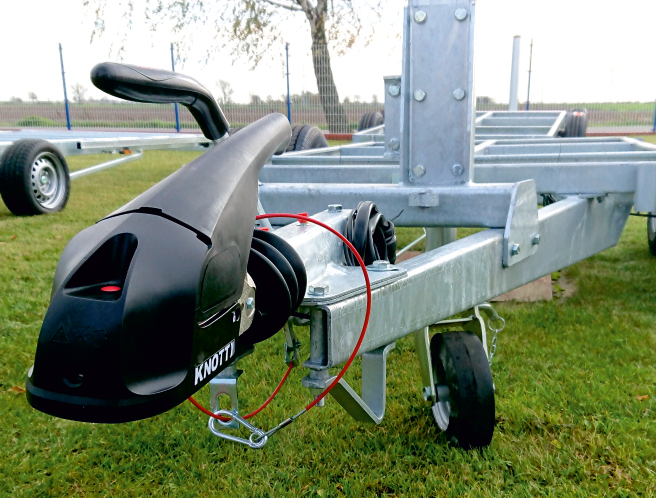 Gancio a sfera KNOTT KS30 con stabilizzatore per rimorchio da 3000 kg con timone tubolare da 50 mm