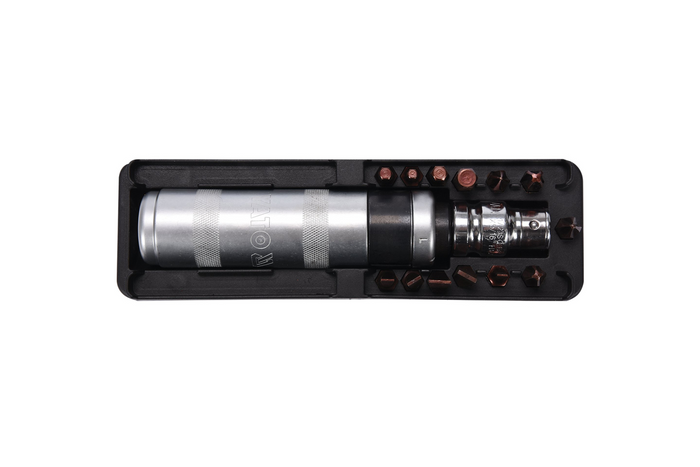 Set di cacciaviti a percussione con punte magnetiche YATO YT-28015, 15 pezzi.