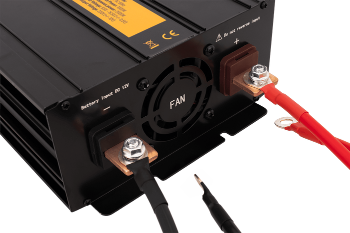 Convertitore di tensione 12V/230V (1000/2000W) KAMAR E1926