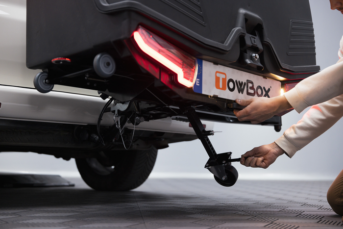 Towbox Camper Alpha LED nero (lungo) - box portabagagli da montare sul gancio di traino