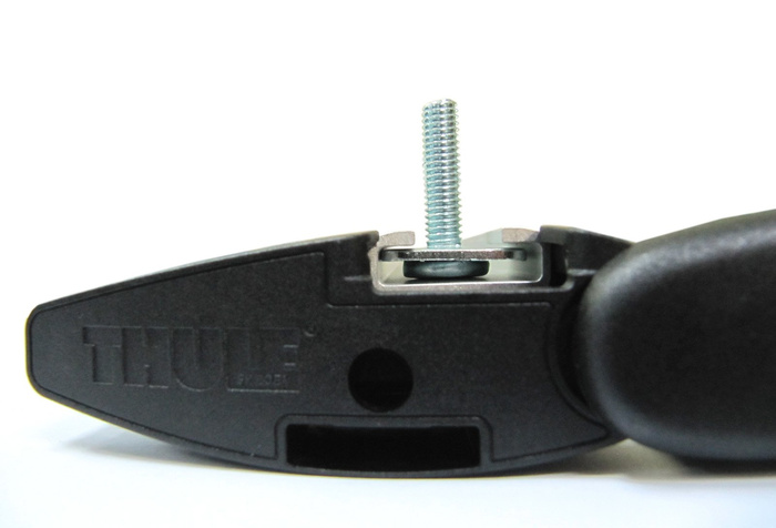 Inserti universali per travi in ​​alluminio da 24 mm