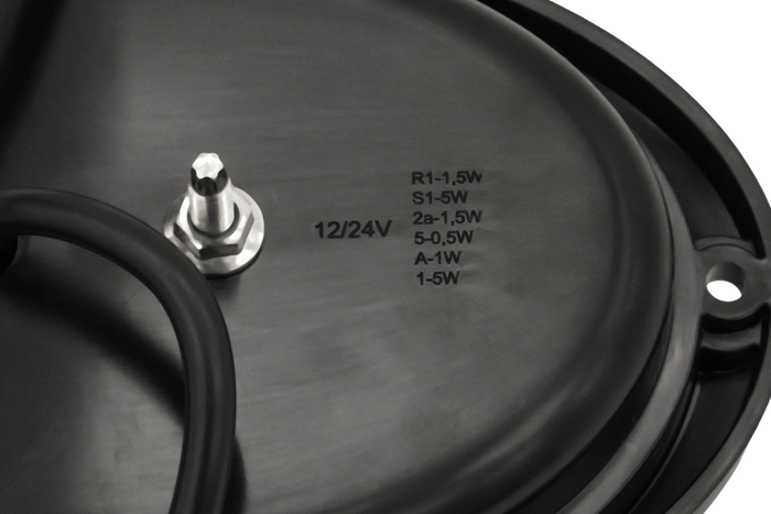 Faro anteriore universale a LED FRISTOM FT-356 con alloggiamento per montaggio a filo