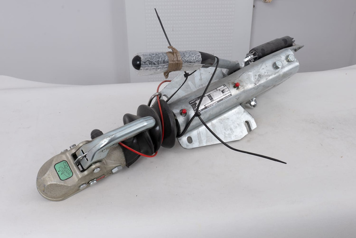 OUTLET KNOTT KF27B dispositivo di repulsione con gancio K27A per rimorchio da 2700 kg con timone a V