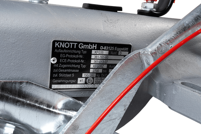Dispositivo di inerzia KNOTT KFG35D con attacco K35C per rimorchio da 3500 kg con timone a V