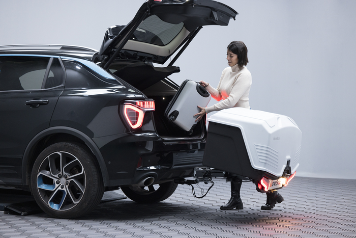 Towbox Alpha classic grey - box portabagagli da montare sul gancio di traino