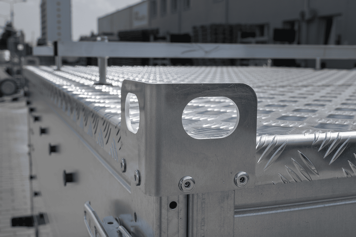 Rimorchio leggero 200x125 UNITRAILER GARDEN 201 KIPP con sponde BIS e copertura in alluminio