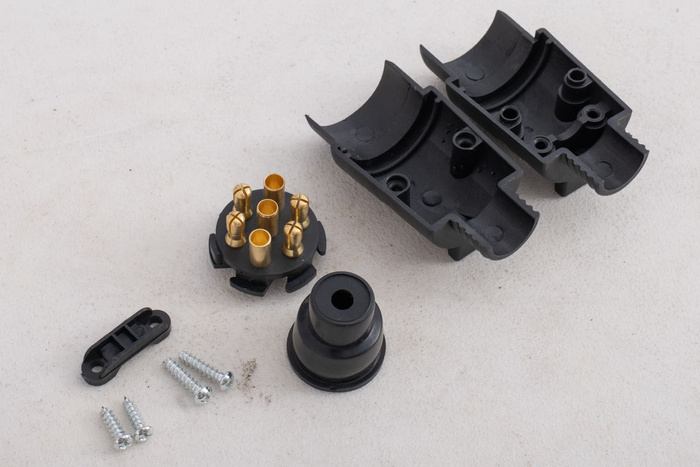 Spina UNITRAILER a 7 poli per presa gancio di traino