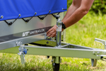 Rimorchio leggero 230x125 UNITRAILER GARDEN 230 KIPP con telaio H-800 e telo di copertura blu