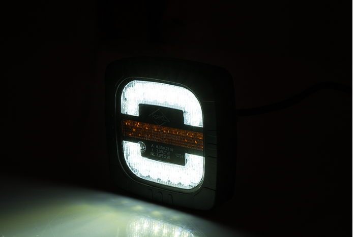 Faro anteriore a LED HORPOL ROCA LZD 2805 con 3 funzioni, universale e con supporto.