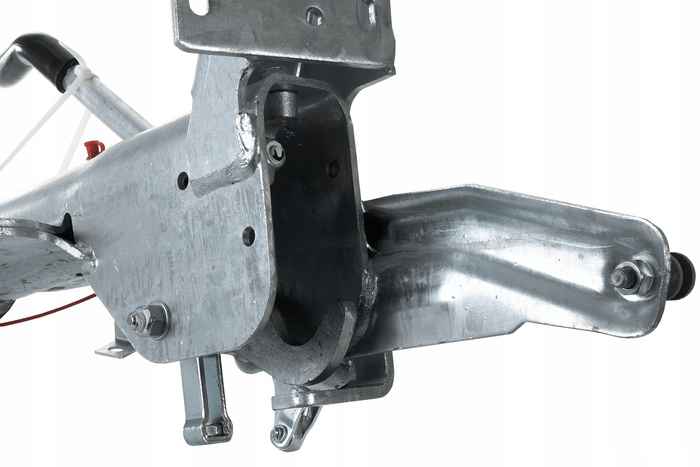 Dispositivo di inerzia KNOTT KF27B con attacco K27A per rimorchio da 2700 kg con timone a V e supporto per ruota di supporto