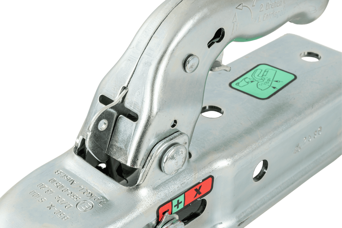 Gancio di traino KNOTT KQ14-B per rimorchio da 1400 kg con timone quadrato da 60 mm