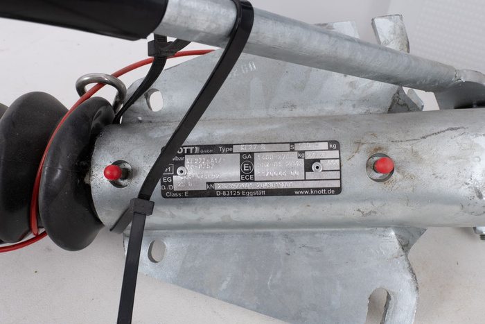 OUTLET KNOTT KF27B dispositivo di repulsione con gancio K27A per rimorchio da 2700 kg con timone a V