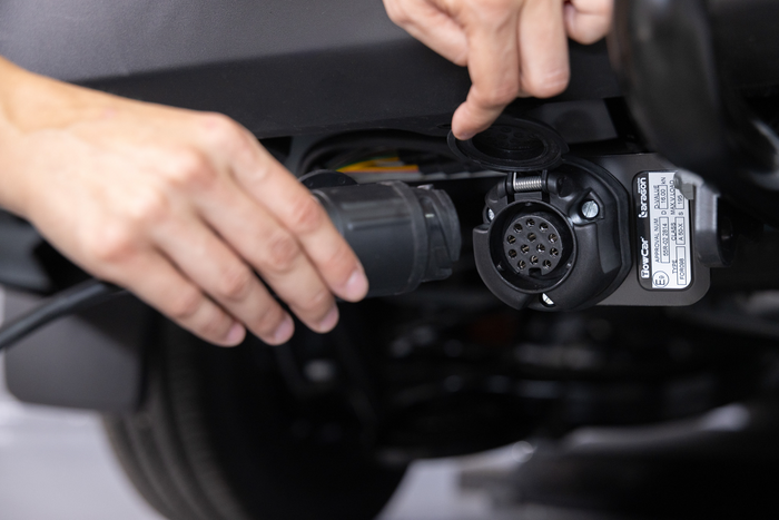 Towbox Camper Alpha nero (corto) - portapacchi da montare sul gancio di traino