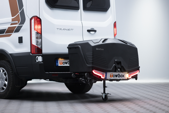 Towbox Camper Alpha LED nero (lungo) - box portabagagli da montare sul gancio di traino