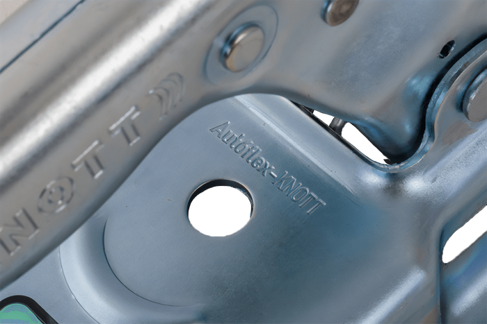 Gancio a sfera KNOTT K7.5-M per rimorchio da 750 kg con timone quadrato da 70 mm