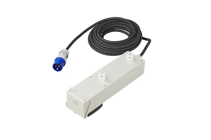 Prolunga da campeggio CEE con splitter ProPlus 373583DE, cavo da 10 m, 3 prese Schuko, 2 porte USB.