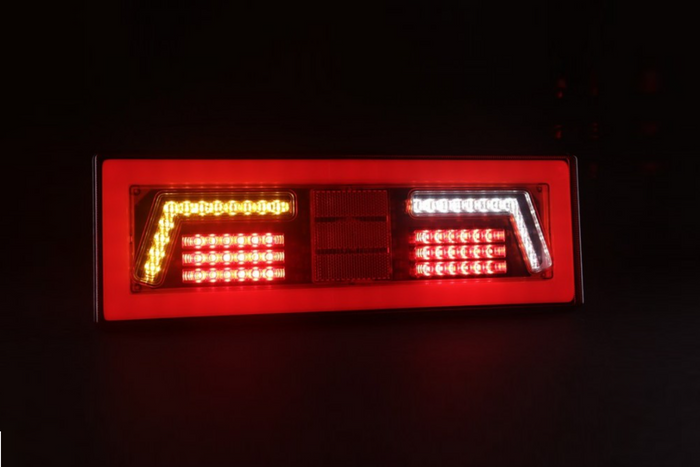 Lampa tylna KMR1 102 LED 12/24 V z kablem prawa