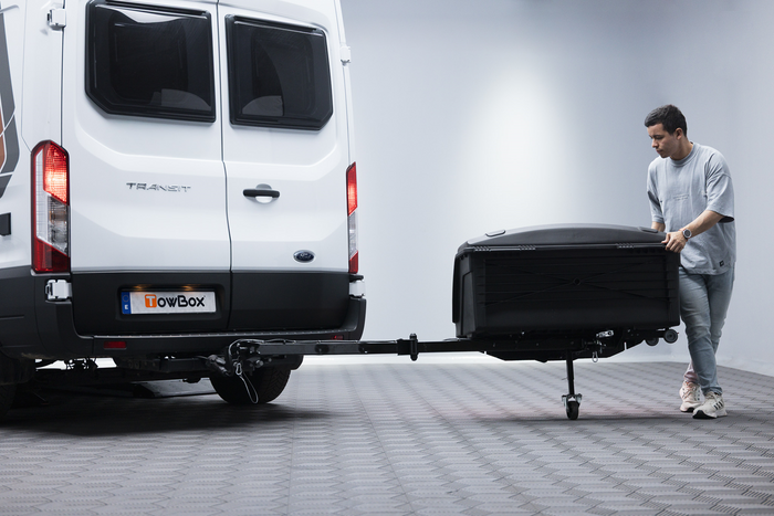 Towbox Camper Alpha LED nero (lungo) - box portabagagli da montare sul gancio di traino