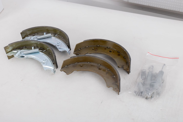 OUTLET Ganasce freno per assali frenati KNOTT 200x50 SET