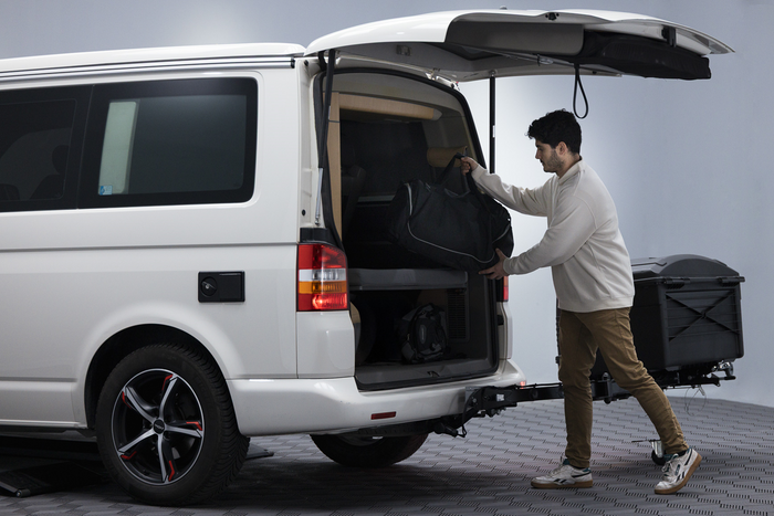 Towbox Camper Alpha nero (corto) - portapacchi da montare sul gancio di traino