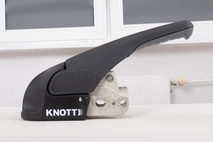 OUTLET KNOTT KS30 gancio a sfera con stabilizzatore per rimorchio da 3000 kg con timone tubolare da 50 mm 85