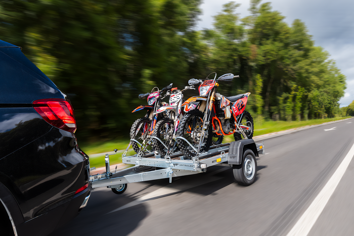 Rimorchio trasporto moto Unitrailer Moto 3 con pianale