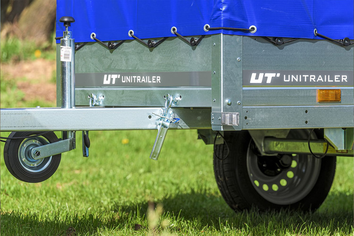 Rimorchio monoasse 200x106 UNITRAILER GARDEN 200 KIPP con telaio H-800 e telone blu