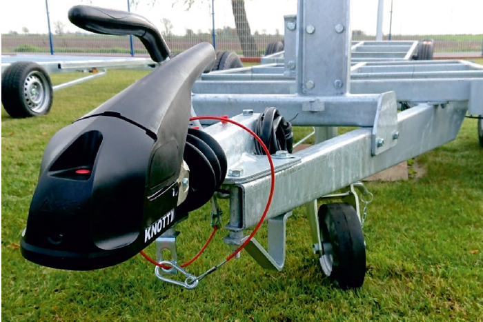 Gancio a sfera KNOTT KS30 con stabilizzatore per rimorchio da 3000 kg con timone tubolare da 50 mm
