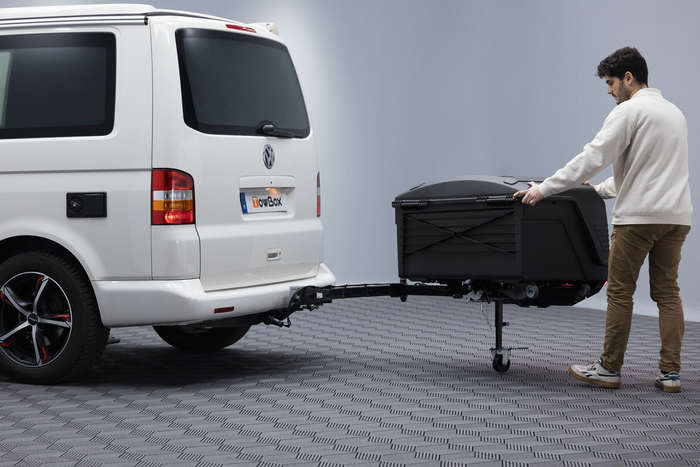 Towbox Camper Alpha nero (corto) - portapacchi da montare sul gancio di traino