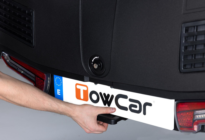 Towbox V3 black LED Edition - box portabagagli da montare sul gancio di traino
