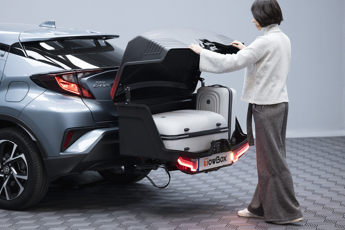 Towbox Alpha urban black - box portabagagli da montare sul gancio di traino